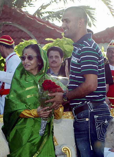 जीत का जश्‍न और सम्‍मान । भारत बना विश्‍वविजेता