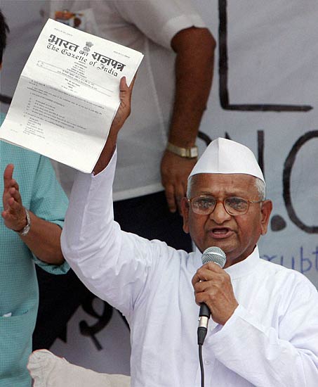 हजारे के आंदोलन की आंधी । करप्‍शन के खिलाफ हल्‍ला बोल