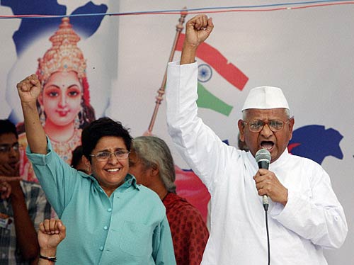 हजारे के आंदोलन की आंधी । करप्‍शन के खिलाफ हल्‍ला बोल