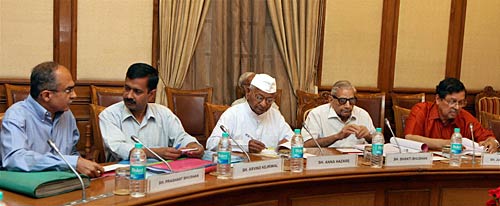 लोकपाल बिल की पहली बैठक । आंदोलन की आंधी