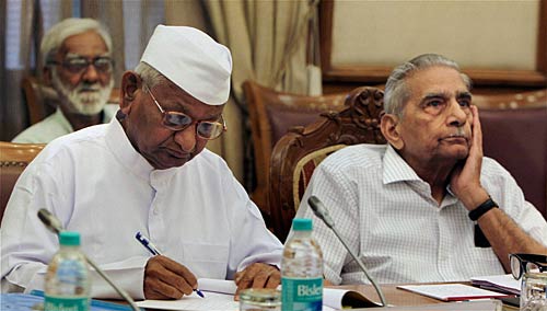 लोकपाल बिल की पहली बैठक । आंदोलन की आंधी