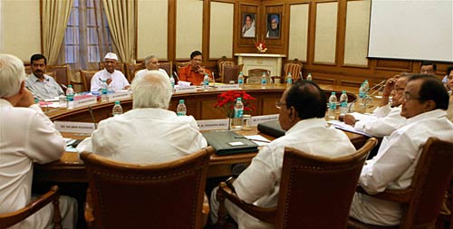 लोकपाल बिल की पहली बैठक । आंदोलन की आंधी