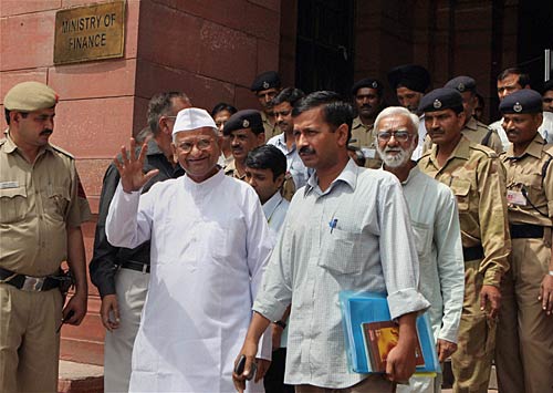 लोकपाल बिल की पहली बैठक । आंदोलन की आंधी