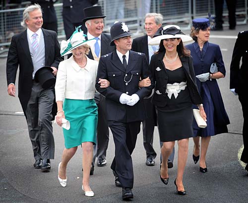 देखें कैसे हुई केट-विलियम की शादी । फोटो: प्रेम कहानी