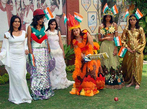 स्‍टेडियम के बाहर प्रशंसकों की दुनिया । देखें भारत-श्रीलंकाई जंग