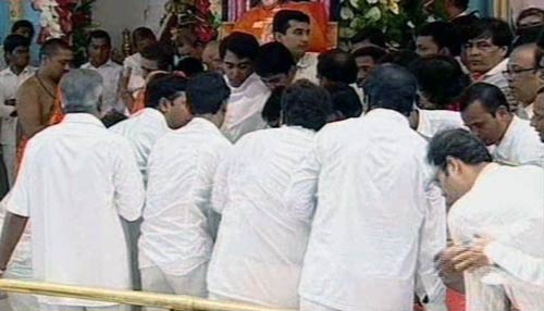 सत्य साईं चिर-समाधि में लीन । सत्य साईं का जीवन