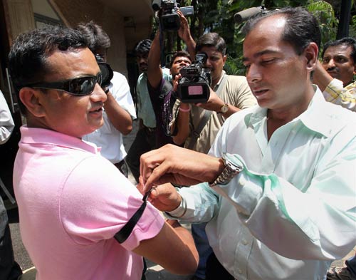 कोर्ट ने लगाई फटकार फिर भी जारी है हड़ताल