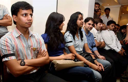 कोर्ट ने लगाई फटकार फिर भी जारी है हड़ताल