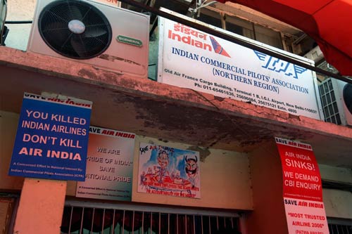 कोर्ट ने लगाई फटकार फिर भी जारी है हड़ताल