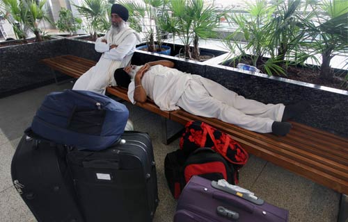 कोर्ट ने लगाई फटकार फिर भी जारी है हड़ताल