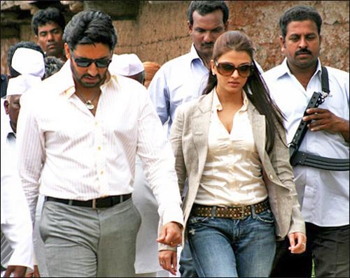 सालगिरह पर साथ रहे ऐश-अभि...| ऐश की 'गुजारिश'