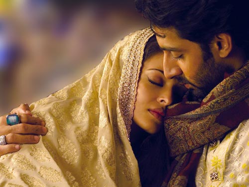 सालगिरह पर साथ रहे ऐश-अभि...| ऐश की 'गुजारिश'