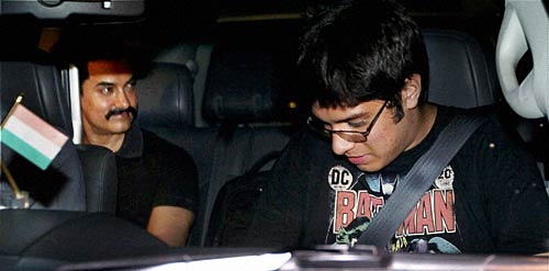 किताब के विमोचन समारोह में आमिर