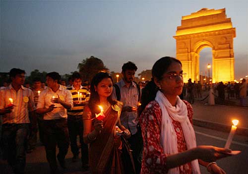 ऐसे मिली लोकतंत्र को ऊर्जा... । आंदोलन की आंधी