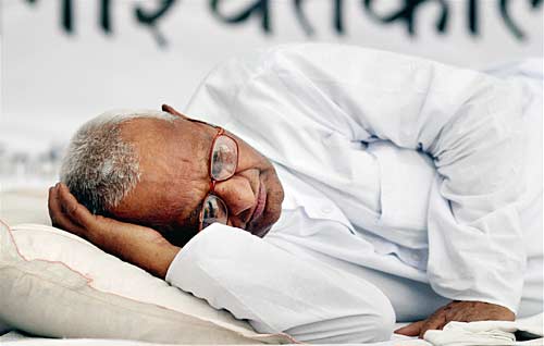 ऐसे मिली लोकतंत्र को ऊर्जा... । आंदोलन की आंधी