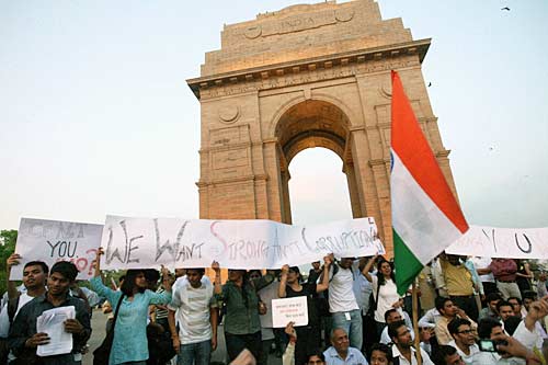 ऐसे मिली लोकतंत्र को ऊर्जा... । आंदोलन की आंधी