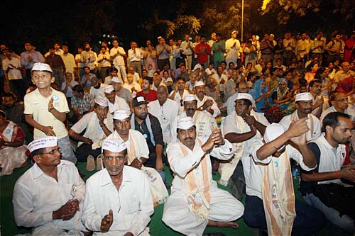 ऐसे मिली लोकतंत्र को ऊर्जा... । आंदोलन की आंधी