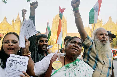 अन्ना की मुहिम को जन समर्थन  । फोटोः जनआंदोलन