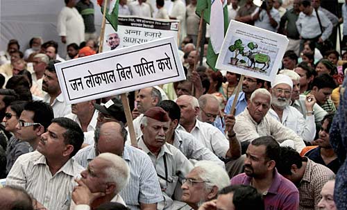 अन्ना की मुहिम को जन समर्थन  । फोटोः जनआंदोलन