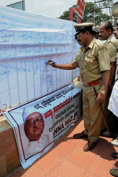 ऐसे मिली लोकतंत्र को ऊर्जा... । आंदोलन की आंधी