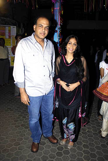 फेमिना मिस इंडिया-2011 । रैंप पर बिकनी मॉडल्‍स का जलवा