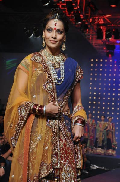 तस्‍वीरों में देखें बॉलीवुड की सबसे सेक्‍सी दुल्‍हन | वीडियो