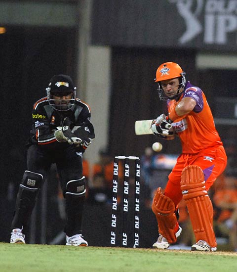 पुणे ने कोच्चि को 4 विकेट से हराया