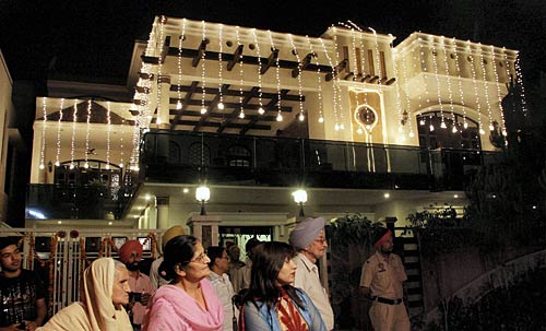 जीते तो जश्न, हारे तो भी जश्न । भारत बना विश्‍वविजेता