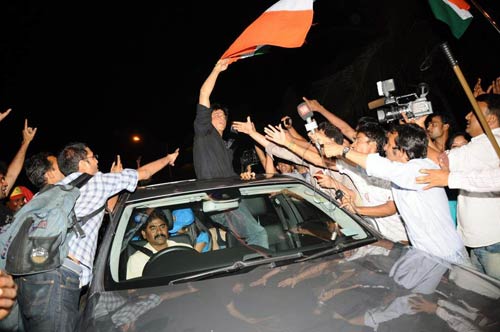 बॉलीवुड ने भी मनाया जीत का जश्‍न । जब भावुक हो उठे खिलाड़ी