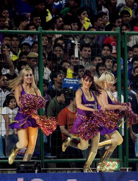 गंभीर के सामने टिक नहीं पाए वीरू...