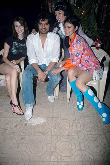 देबिना बनर्जी की बर्थडे पार्टी । बॉलीवुड हसीनाओं का जलवा