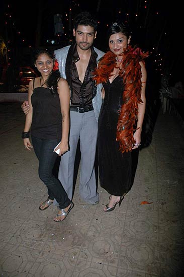 देबिना बनर्जी की बर्थडे पार्टी । बॉलीवुड हसीनाओं का जलवा