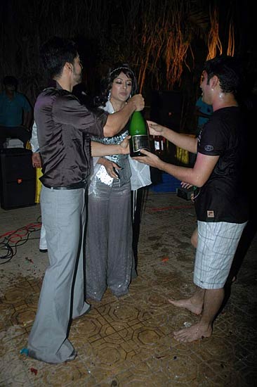 देबिना बनर्जी की बर्थडे पार्टी । बॉलीवुड हसीनाओं का जलवा