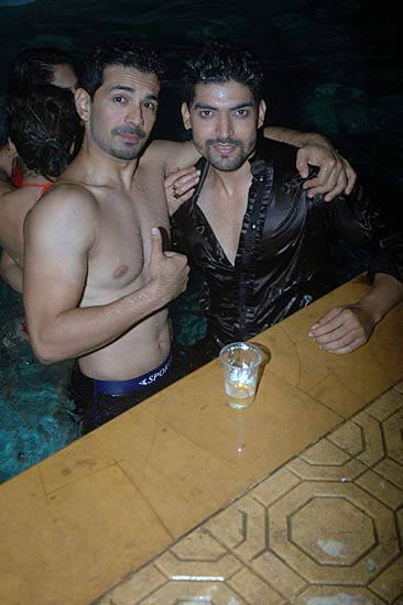 देबिना बनर्जी की बर्थडे पार्टी । बॉलीवुड हसीनाओं का जलवा