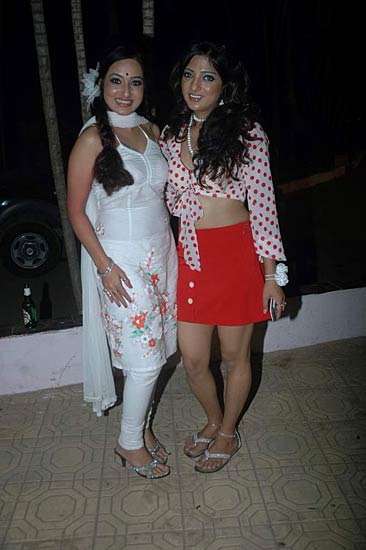 देबिना बनर्जी की बर्थडे पार्टी । बॉलीवुड हसीनाओं का जलवा