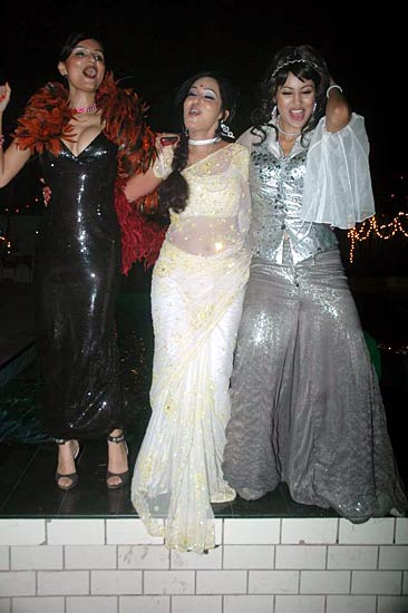 देबिना बनर्जी की बर्थडे पार्टी । बॉलीवुड हसीनाओं का जलवा