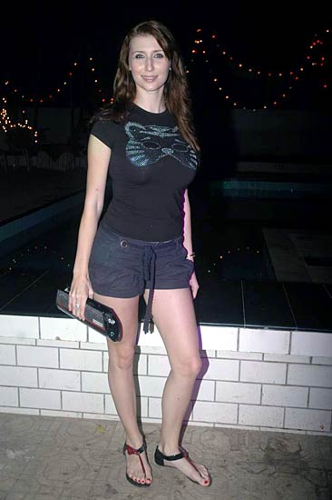 देबिना बनर्जी की बर्थडे पार्टी । बॉलीवुड हसीनाओं का जलवा