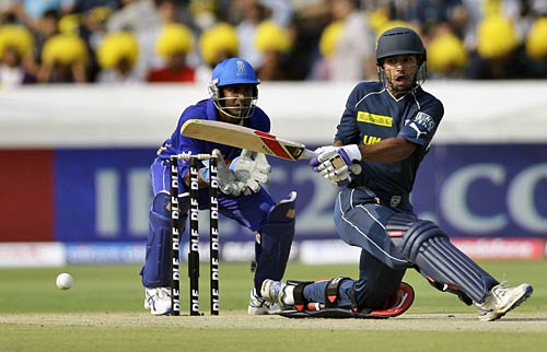 आठ विकेट से जीता हैदराबाद | आईपीएल का रंगारंग आगाज