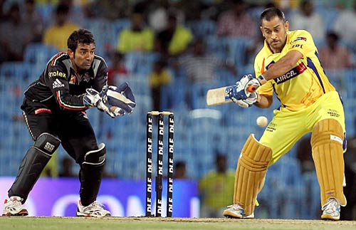 चेन्‍नई ने पुणे को 25 रन से हराया...