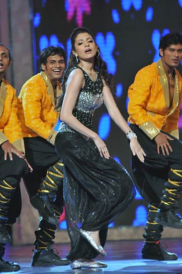 फेमिना मिस इंडिया-2011 । रैंप पर बिकनी मॉडल्‍स का जलवा