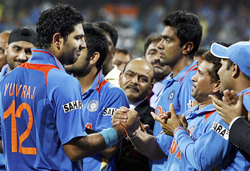 जब छलक पड़े खुशी के आंसू...। जीत का जश्‍न और सम्‍मान