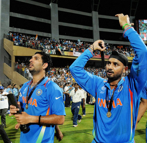 जब छलक पड़े खुशी के आंसू...। जीत का जश्‍न और सम्‍मान