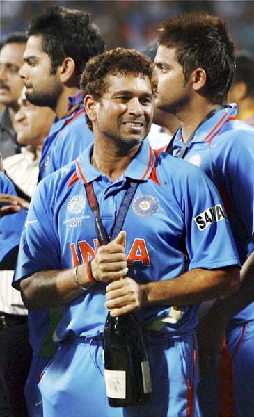 जब छलक पड़े खुशी के आंसू...। जीत का जश्‍न और सम्‍मान