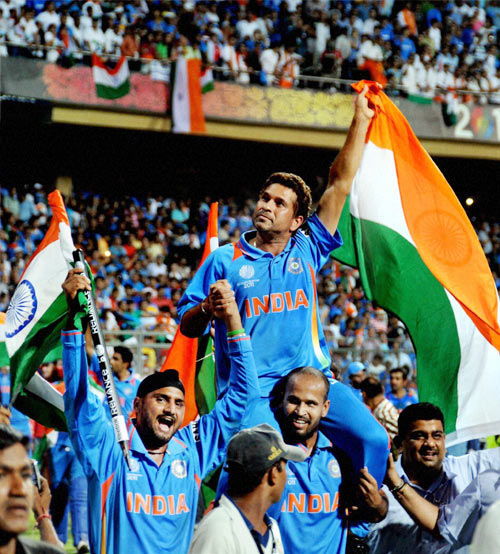 जब छलक पड़े खुशी के आंसू...। जीत का जश्‍न और सम्‍मान