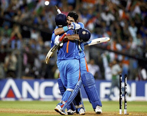 जब छलक पड़े खुशी के आंसू...। जीत का जश्‍न और सम्‍मान