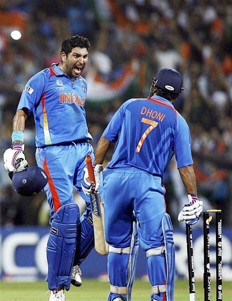 जब छलक पड़े खुशी के आंसू...। जीत का जश्‍न और सम्‍मान