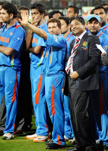 जब छलक पड़े खुशी के आंसू...। जीत का जश्‍न और सम्‍मान