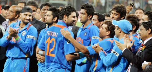 जब छलक पड़े खुशी के आंसू...। जीत का जश्‍न और सम्‍मान