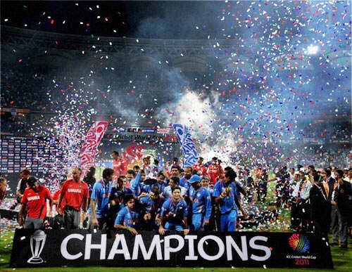 जब छलक पड़े खुशी के आंसू...। जीत का जश्‍न और सम्‍मान