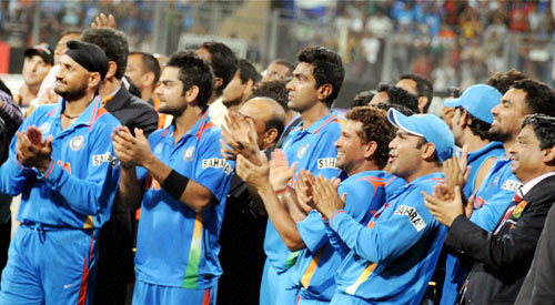 जब छलक पड़े खुशी के आंसू...। जीत का जश्‍न और सम्‍मान